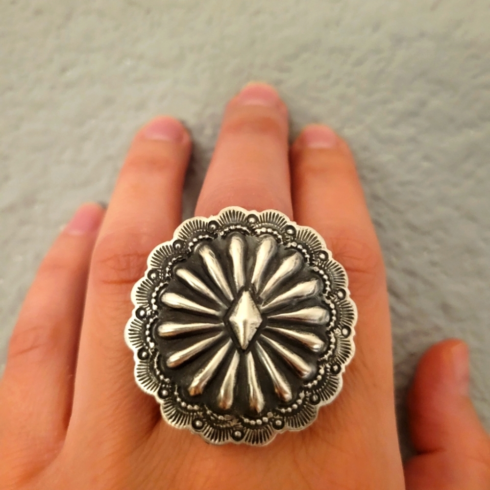 Vintage Sterling Silver Large Concho Ring - Picture 8 of 14